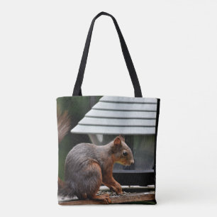 Eichhörnchen am Vogelfeeder Tasche