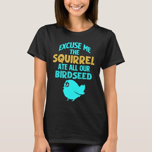 Eichhörnchen am Vogelfutterhaus T-Shirt (Vorderseite)