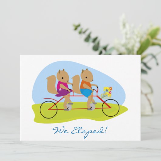 Eichhörnchen auf einem Tandem-Fahrrad, das wir gep Ankündigung (Stehend Vorderseite)