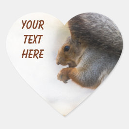 Eichhörnchen auf einer Bank und Nüsse Herz-Aufkleber