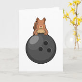 Eichhörnchen beim Bowling mit Bowlingkugel Karte (Gelbe Blume)