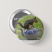 Eichhörnchen, das auf einer Teekanne sitzt Button (Vorne & Hinten)