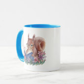 Eichhörnchen, das Buch in einem Bed of Blume liest Tasse (Vorderseite Links)
