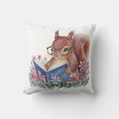 Eichhörnchen, das ein Buch liest, eingebettet in B Kissen (Vorderseite)