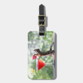 Eichhörnchen, das ein Cocktail an der glücklichen Gepäckanhänger (Vorderseite vertikal)