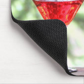 Eichhörnchen, das ein Cocktail trinkt Mousepad (Ecke)