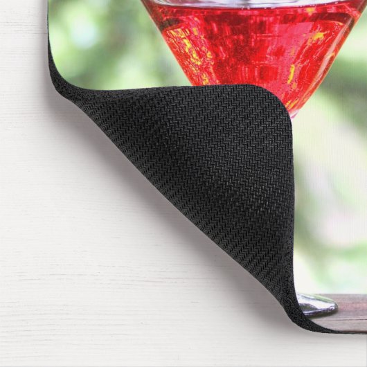 Eichhörnchen, das ein Cocktail trinkt Mousepad (Ecke)