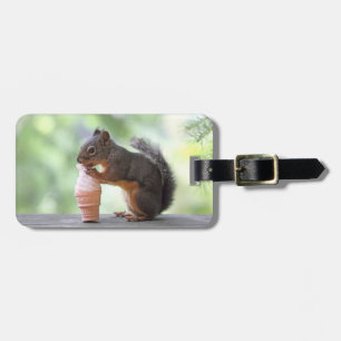Eichhörnchen, das eine Eistüte isst Gepäckanhänger