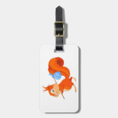 Eichhörnchen, das Zuhause-Gepäck-Umbauten verlässt Gepäckanhänger (Vorderseite vertikal)