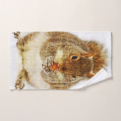 Eichhörnchen, die einen Acorn genießen Badhandtuch Set (Handtuch)