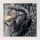 Eichhörnchen, die einen Apfel essen Puzzle (Vertikal)