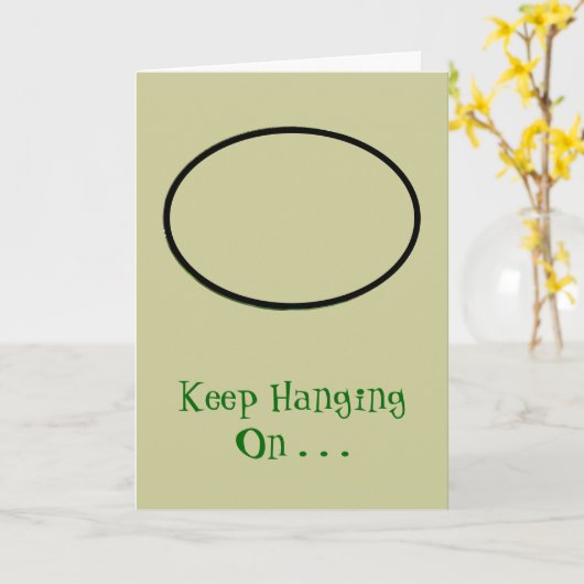 Eichhörnchen, die sich an Birdfeeder klammern, Beh Karte (Gelbe Blume)