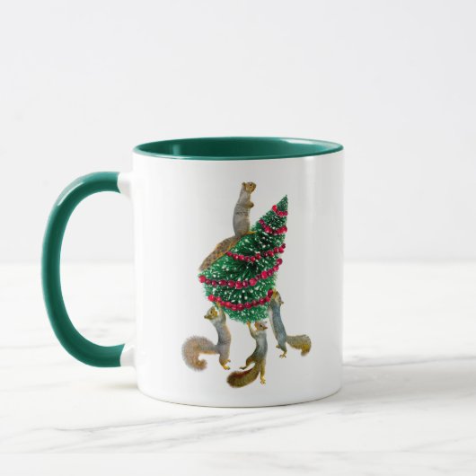 Eichhörnchen, die Weihnachtsbaum-Tasse tragen Tasse (Links)