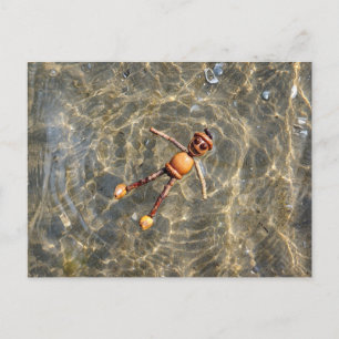 Eichhörnchen-Elf, der im Wasser schwimmt, Postkart Postkarte