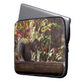 Eichhörnchen-Fütterungszeit Laptopschutzhülle (Vorderseite Links)