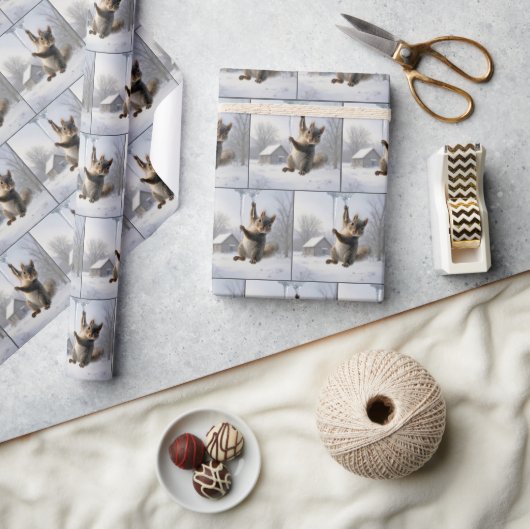 Eichhörnchen hängt an einem Eiszapfen Geschenkpapier (Kunsthandwerk)