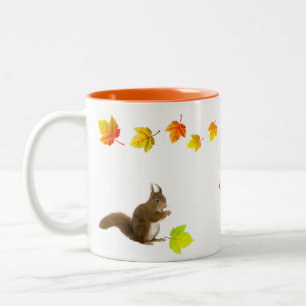 Eichhörnchen & Herbstlaub Zweifarbige Tasse