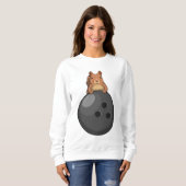 Eichhörnchen im Bowling mit Bowlingball Sweatshirt (Vorne ganz)