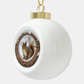Eichhörnchen im Schnee Keramik Kugel-Ornament (Rechts)