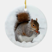 Eichhörnchen im Schnee mit Berry Ornament (Hinten)