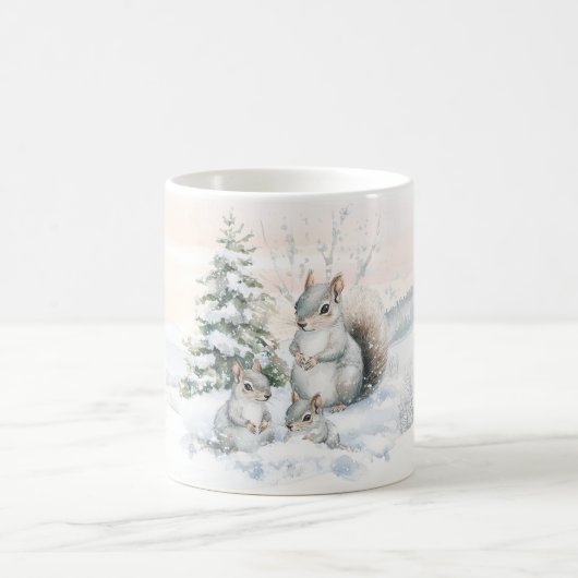 Eichhörnchen im Winterwald Kaffeetasse (Mittel)