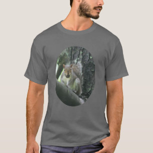Eichhörnchen in der Baummalerei T-Shirt