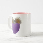 Eichhörnchen in der Eierschalen-Tasse Zweifarbige Tasse (Vorderseite Links)