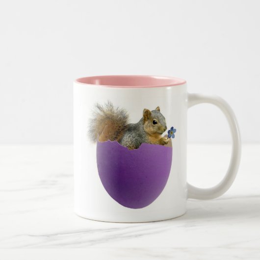 Eichhörnchen in der Eierschalen-Tasse Zweifarbige Tasse (Rechts)