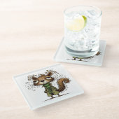 Eichhörnchen in einem grünen Trenchcoat Glasuntersetzer (Schrägansicht)