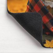 Eichhörnchen knurren unter einer Karierten Decke Mousepad (Ecke)