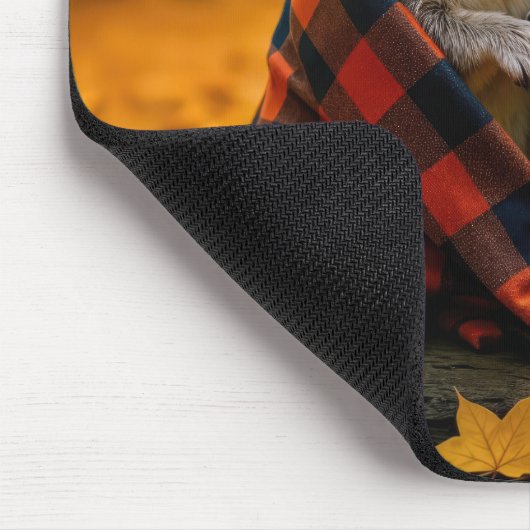 Eichhörnchen knurren unter einer Karierten Decke Mousepad (Ecke)