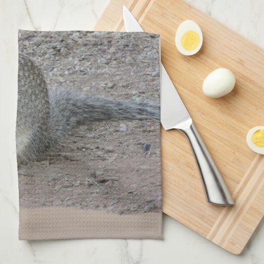 Eichhörnchen lassen mich ein kleines Waldtier läch Geschirrtuch (Viertel Falte)