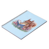Eichhörnchen liest ein Buch, gebettet in Blumen Notizblock (Linke Seite)