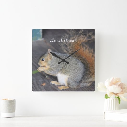 Eichhörnchen "Lunch Break" Quadratische Wanduhr (Zuhause)