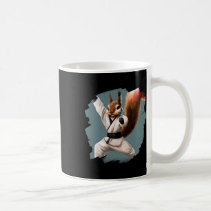 Eichhörnchen macht Karate-Kick Schwarzgurt Martial Kaffeetasse