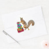 Eichhörnchen mit Birthday Prescker Runder Aufkleber (Umschlag)