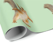 Eichhörnchen mit buschigem Schwanz stehend Geschenkpapier (Rolleneckpunkt)