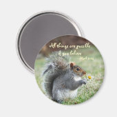 Eichhörnchen mit Daisy Mark 9:23 Verse Magnet (Vorderseite/Rückseite)