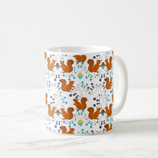 Eichhörnchen mit Eicheln Beeren Muster Kaffeetasse (VorderseiteRechts)