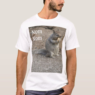 Eichhörnchen mit Erdnuss Nom Nom T-Shirt