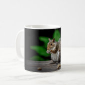 Eichhörnchen mit Erdnüssen Kaffeetasse (Vorderseite Links)