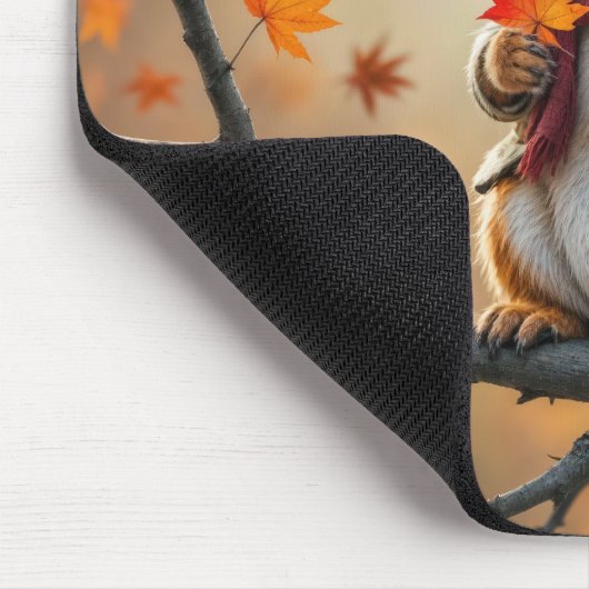Eichhörnchen mit Herbstleder Mousepad (Ecke)