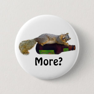 Eichhörnchen mit leerer Bierflasche Button
