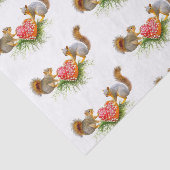 Eichhörnchen mit Mushroom-Herz-Gewebe Seidenpapier (Ausschnitt)