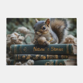 Eichhörnchen mit Nut on Antique Books, Nature's St Fußmatte (Vorderseite)