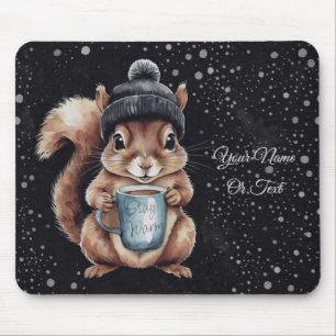 Eichhörnchen mit Tasse und Schnee „Stay Warm“ Mousepad