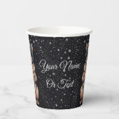 Eichhörnchen mit Tasse und Schnee „Stay Warm“ Pappbecher (Links)