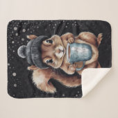 Eichhörnchen mit Tasse und Schnee „Stay Warm“ Sherpadecke (Vorderseite (Horizontal))