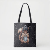 Eichhörnchen mit Tasse und Schnee „Stay Warm“ Tasche (Vorderseite)