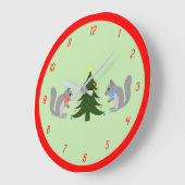Eichhörnchen mit Weihnachtsbaum Große Wanduhr (Winkel)
